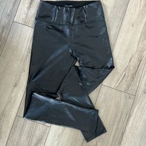 Like new faux leather skinny pants